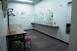 神奈川公会堂　講堂（ホール）控室：洋室